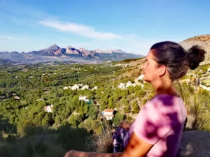 Claudia Menira Bollow bei Meditation in Natur