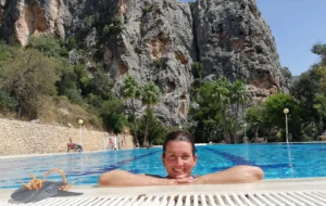 Claudia Menira Bollow am Pool